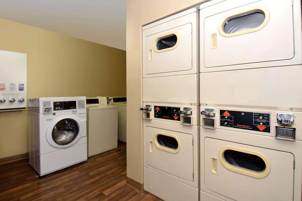Extended Stay America Suites - Indianapolis - Касълтън Екстериор снимка